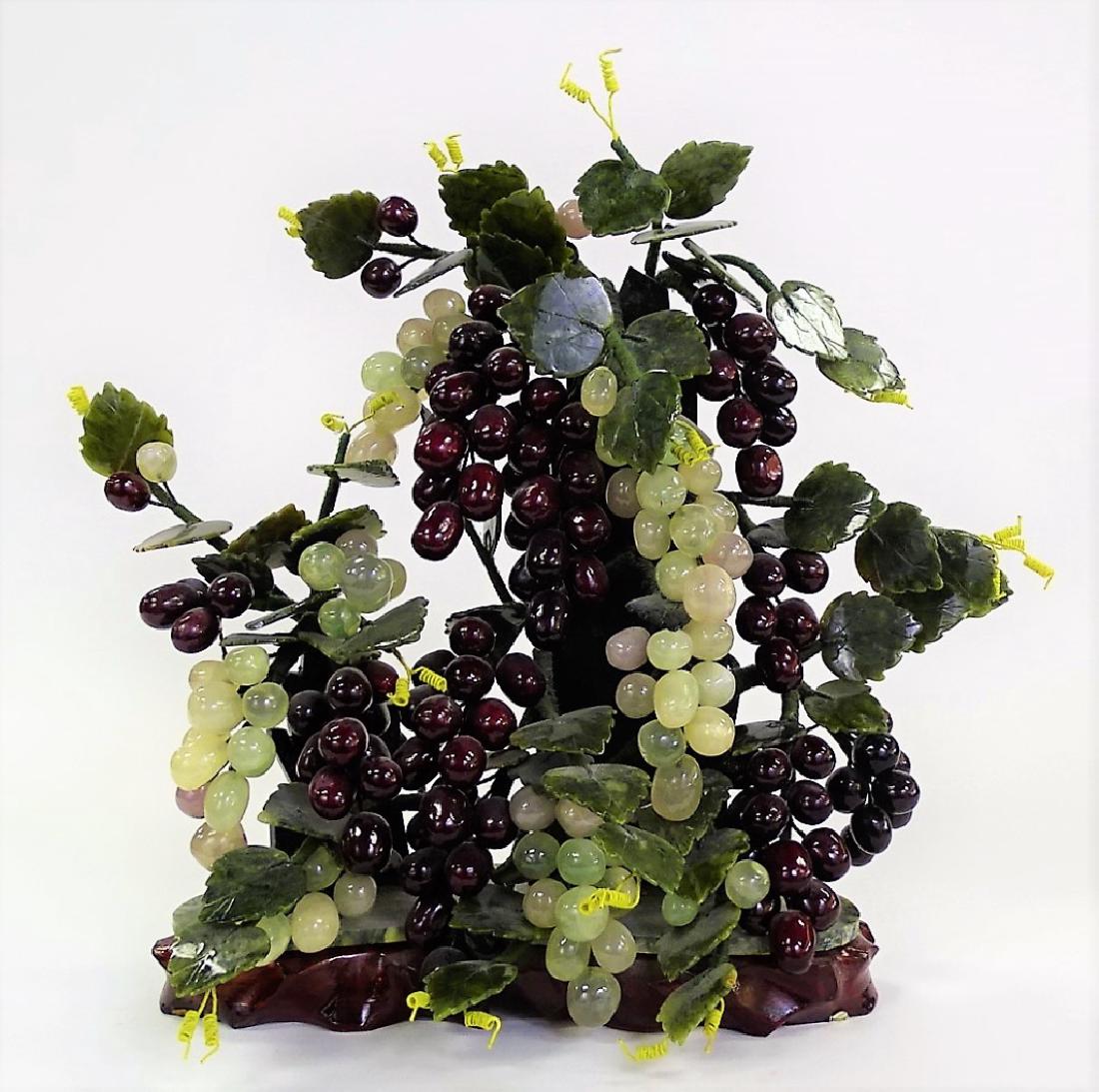 VINTAGE CHINESE CARVED JADE GRAPE BUNCH TREE (1 of 2)