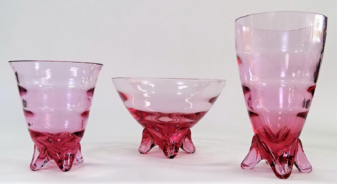 3 TIFFIN CRANBERRY COLOR ART GLASS BOWLS (1 of 2)