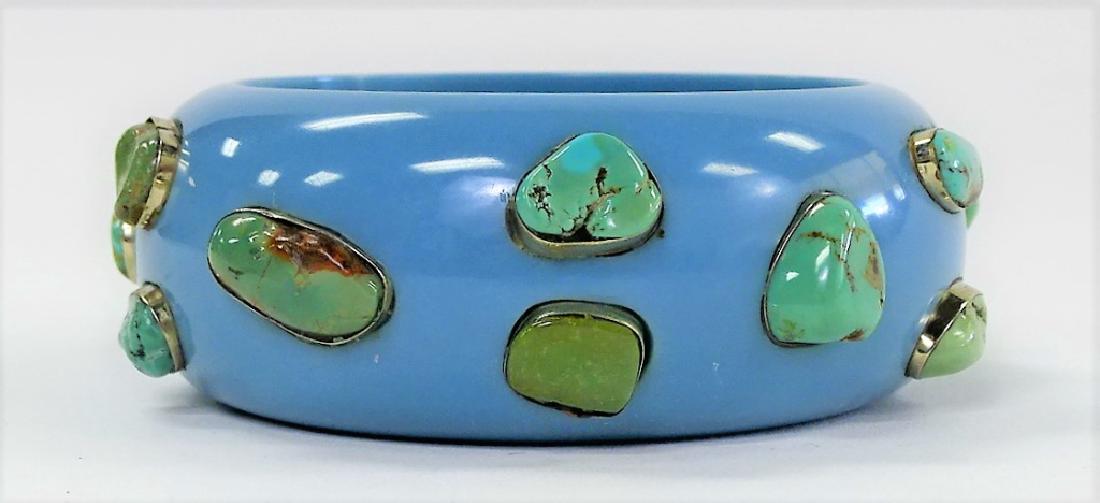 VTG HAND CRAFTED TURQUOISE JEWELED BAKELITE BANGLE (1 of 4)