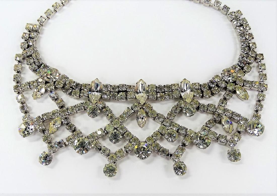 VINTAGE WEISS RHINESTONE NECKLACE (1 of 2)