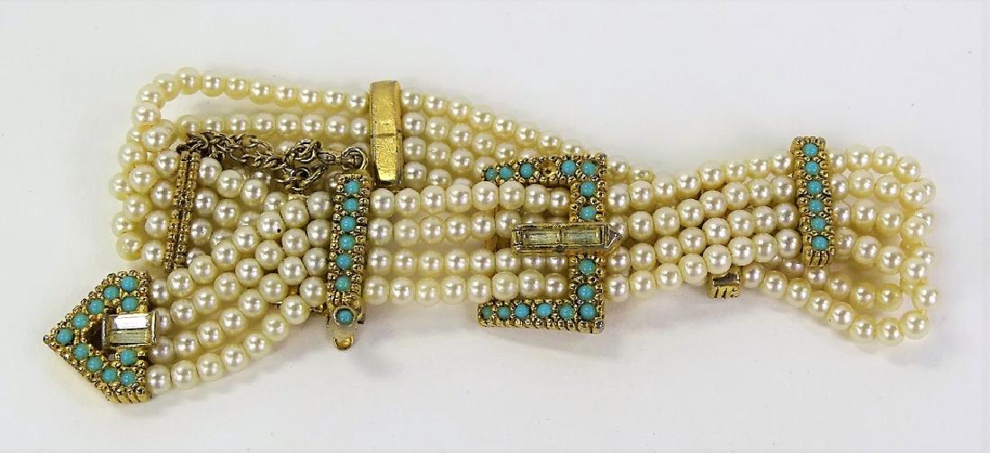 VINTAGE SIGNED CINER FAUX PEARL BRACELET (1 of 2)