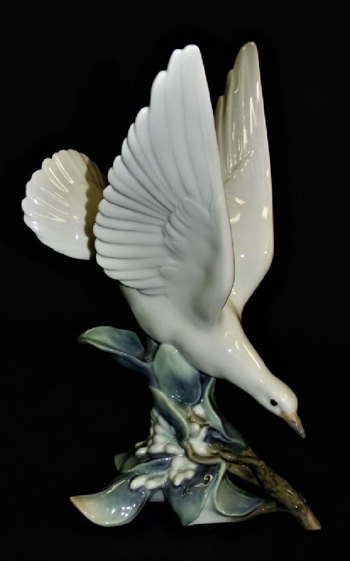 LLADRO PORCELAIN 'TURTLE DOVE' FIGURE 4550