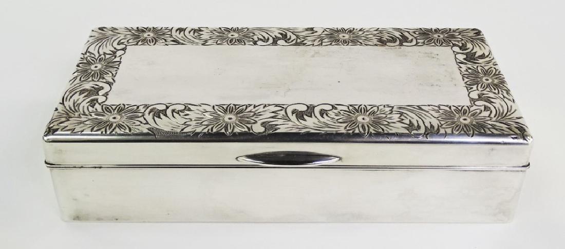 ANTIQUE ENGRAVED STERLING SILVER TRINKET BOX (1 of 5)