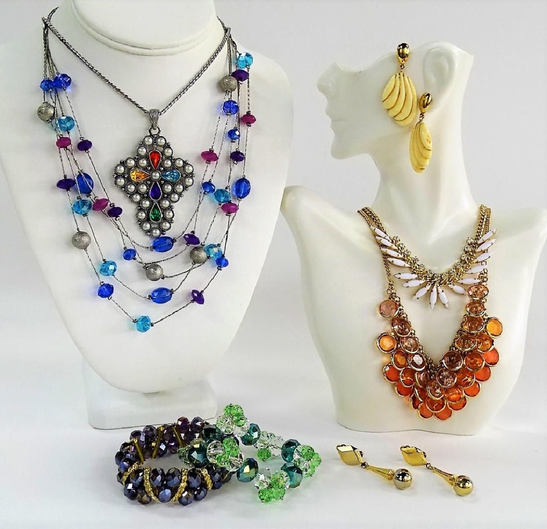 LOVELY 8 PIECE COSTUME JEWELRY LOT (1 of 2)