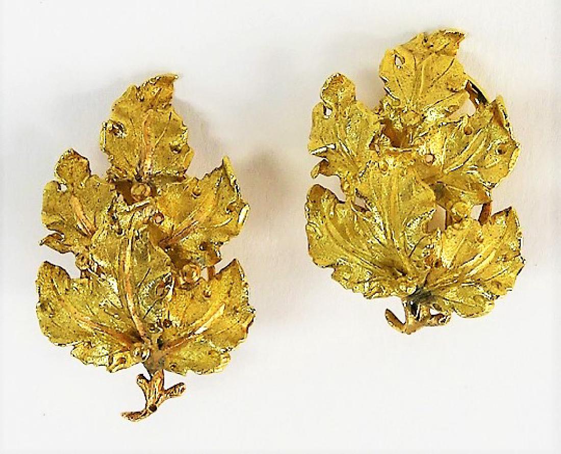 VINTAGE BUCCELATTI HEAVY 18KT GOLD LEAF EARRINGS (1 of 3)