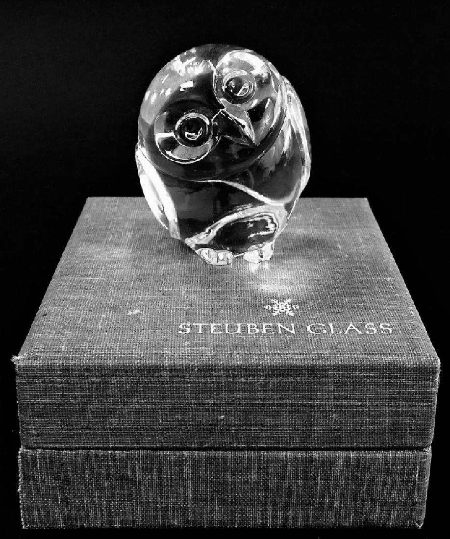 STEUBEN LEAD CRYSTAL OWL FORM HANDCOOLER (1 of 2)