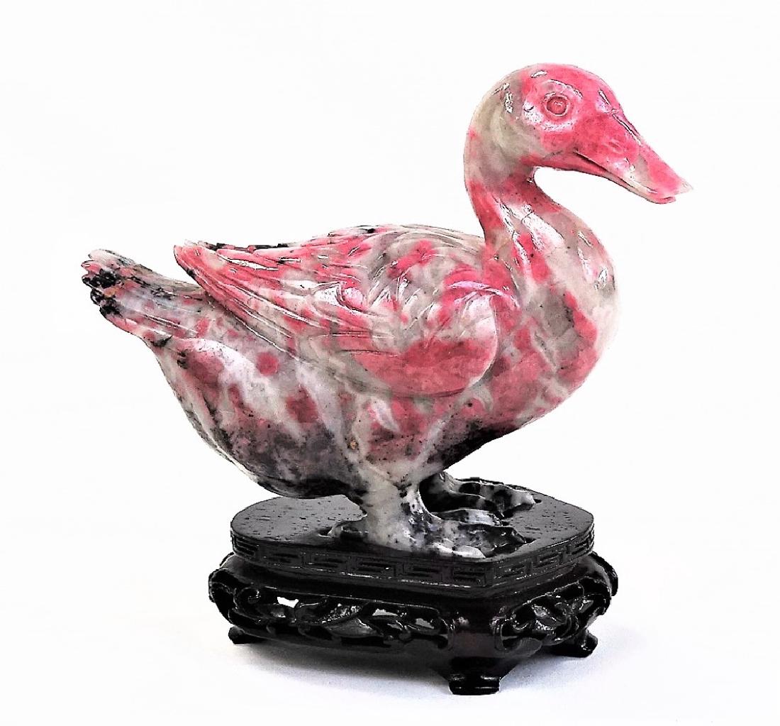 VINTAGE CHINESE CARVED RHODONITE STONE DUCK FIGURE (1 of 2)