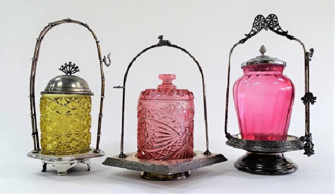 LOT OF 3 VINTAGE PICKLE CASTORS SILVERPLATE HOLDER (1 of 2)