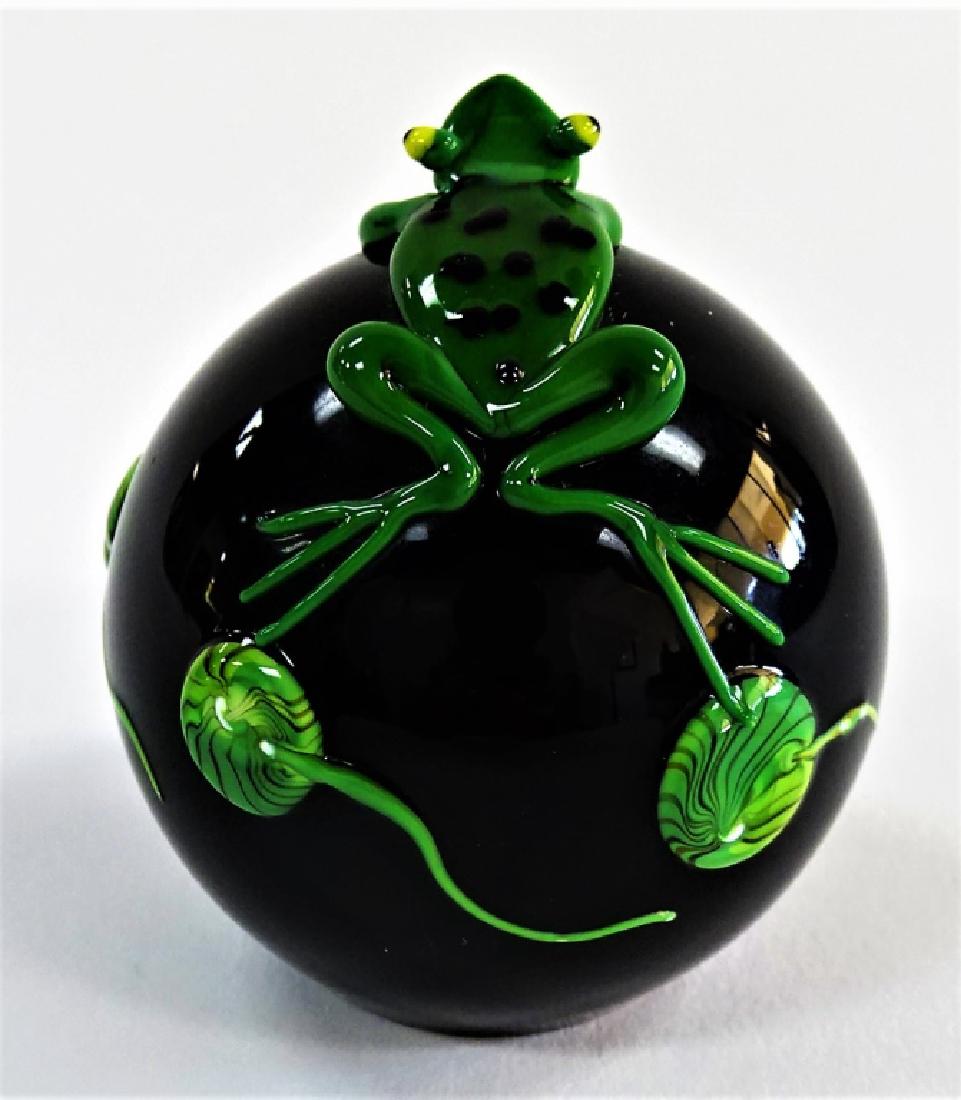 CONTEMPORARY ART GLASS FROG PAPERWEIGHT