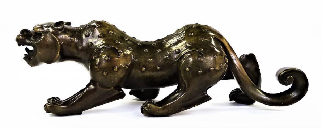 CHINESE HEAVY BRONZE SPOTTED LEOPARD FIGURINE (1 of 5)