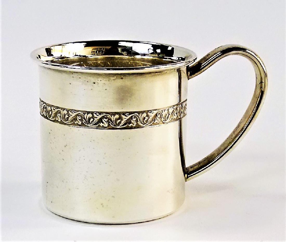 ANTIQUE LUNT HAND CHASED STERLING BABY'S CUP (1 of 3)