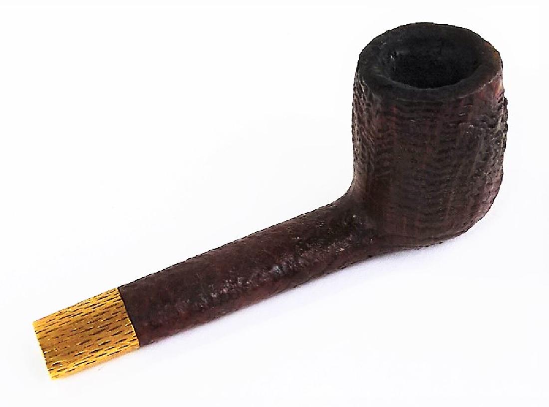 DUNHILL RED BARK 18KT YELLOW GOLD ENGLISH PIPE: Dunhill Red Bark tobacco pipe with a hallmarked 18 karat yellow gold mouth piece. Made in England. Marked AD 750. Measures 4" Long. Total weight: 31.6 grams. Shipping U.S. $15 plus insurance.