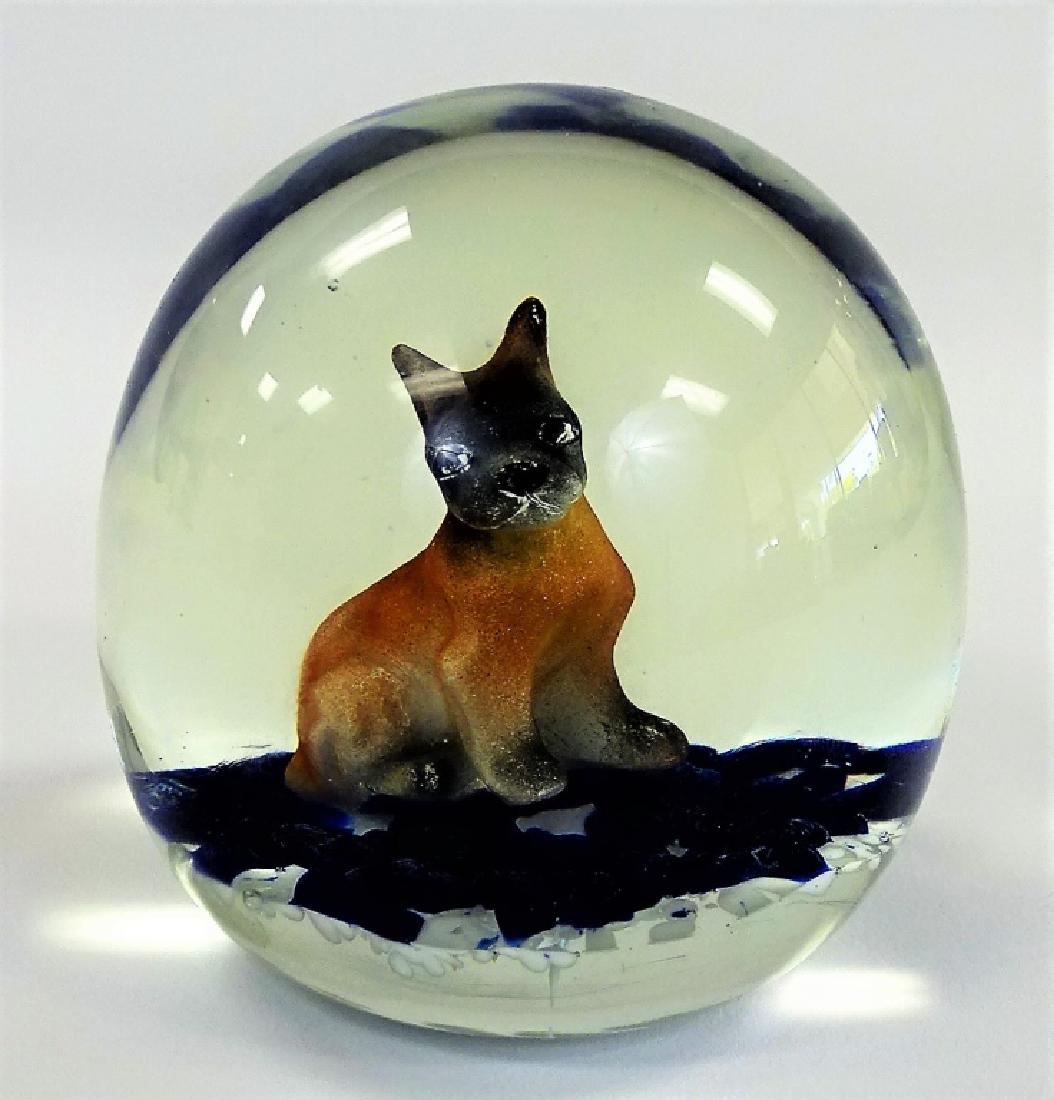 VINTAGE ST CLAIR PAPERWEIGHT WITH SITTING DOG (1 of 3)