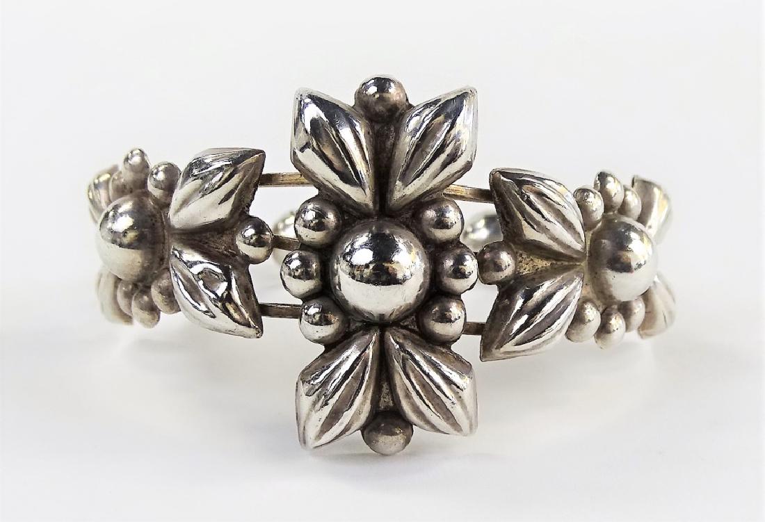 VINTAGE STERLING SILVER MEXICAN FLORAL BANGLE (1 of 3)
