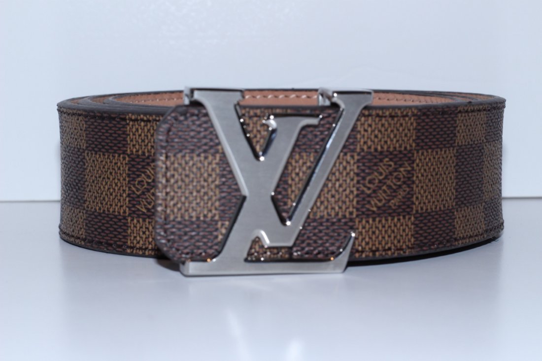 NEW IN BOX LOUIS VUITTON MENS BELT: Size 42, new, shipping $20 plus ins