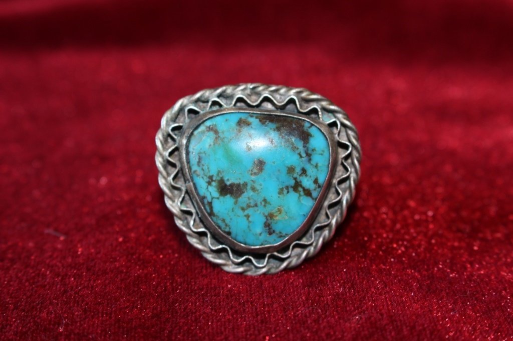VINTAGE NAVAJO STERLING & TURQUOISE MEN'S RING (1 of 4)