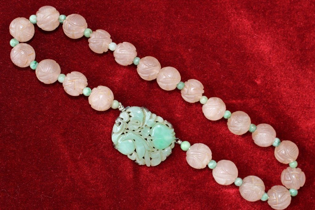 CHINESE ANTIQUE JADEITE AND ROSE QUARTZ NECKLACE (1 of 3)