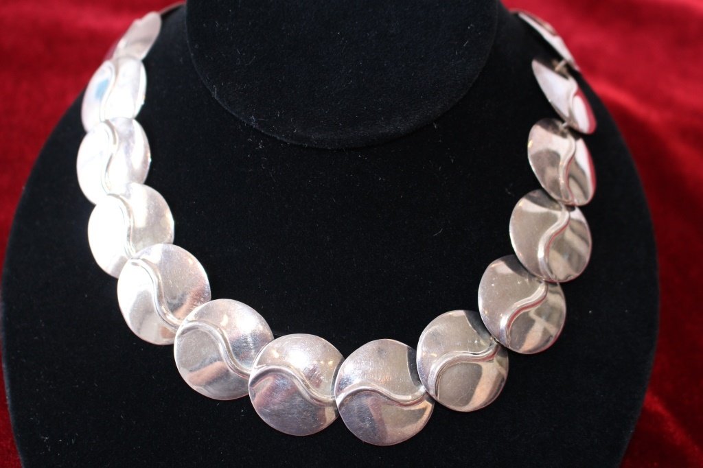 WONDERFUL LARGE STERLING SILVER CIRCLE NECKLACE (1 of 2)