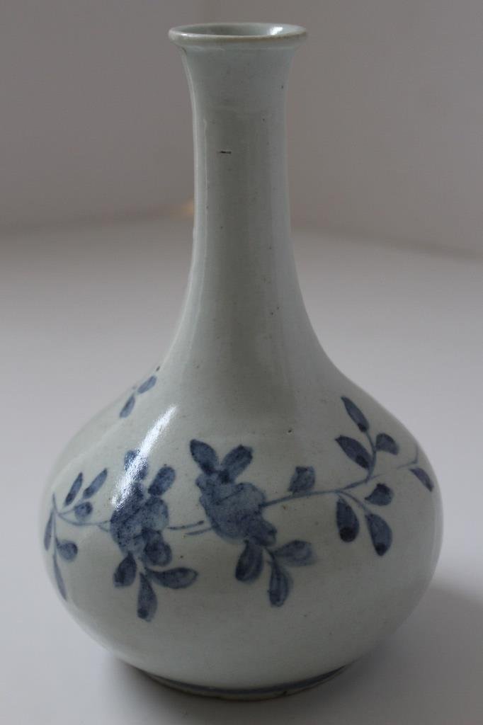 CHINESE EARLY QING DYNASTY FLORAL PORCELAIN VASE: Decorated with floral design, on a gray ground, unsigned to base, from a serious Miami Beach collector, stands 7 1/2 " tall, weighs 544grams shipping U.S. $45 plus ins