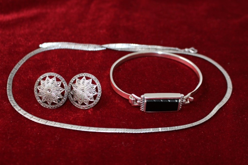 LOT OF STERLING SILVER JEWELRY: Screwback earrings, necklace, and bracelet with onyx total weight 33 grams shipping to be $20 u.s. plus insurance we will combine