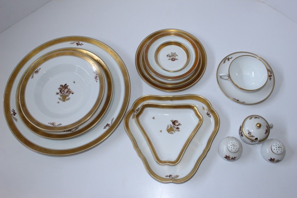RARE ROYAL COPENHAGEN "GOLDEN BASKET" SERVICE FOR 12 (1 of 7)