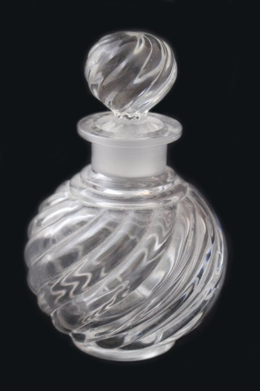 SIGNED BACARRAT CRYSTAL PERFUME BOTTLE (1 of 4)