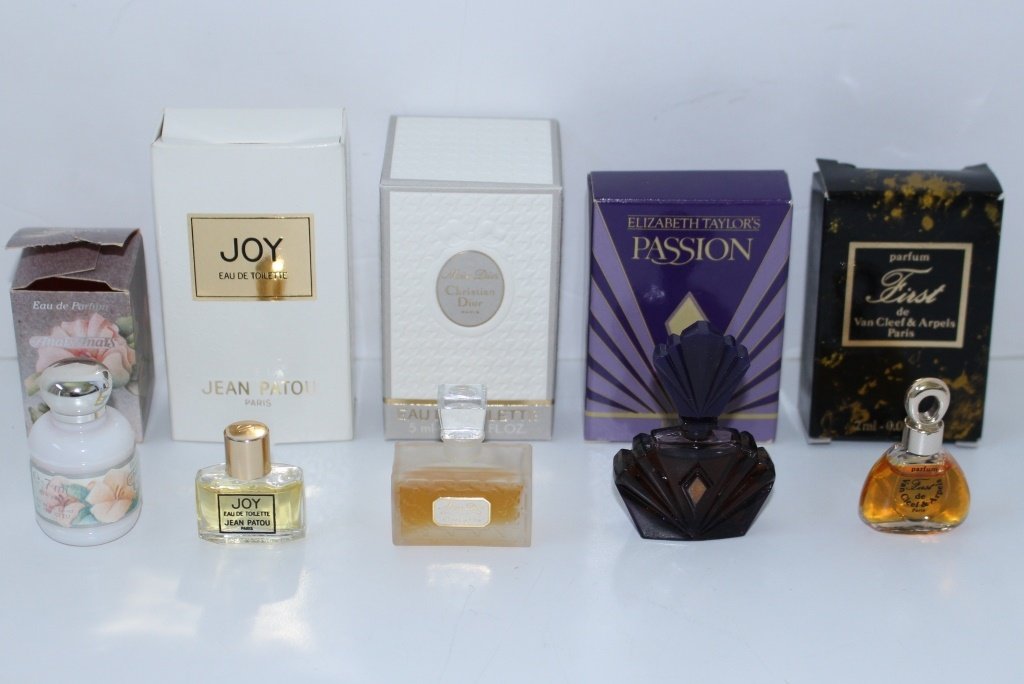 LOT OF 5 MINIATURE PERFUME BOTTLES WITH BOXES (1 of 1)