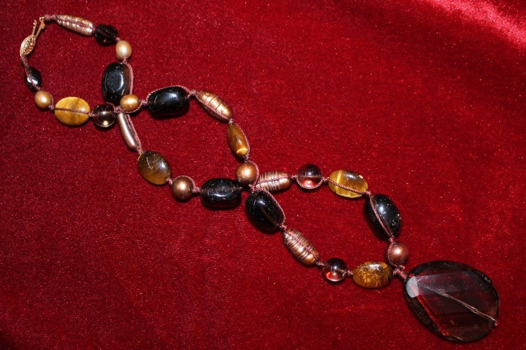 LOVELY CHINESE TIGER EYE LADIES NECKLACE: 16" long, from a Miami Beach Estate, total weight 66 grams, shipping $20 plus ins u.s. will combine shipping