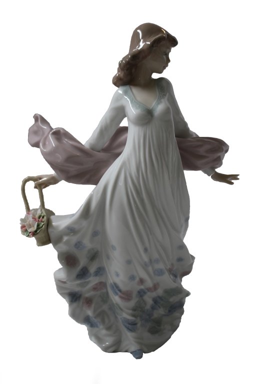 Lladro Porcelain Figurine Of The 'Spring Splendor (1 of 4)