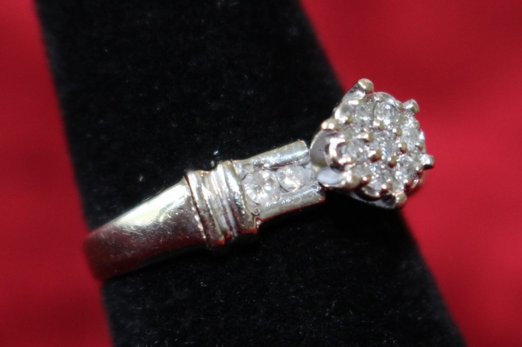 14KT WHITE GOLD & DIAMOND LADIES ENGAGEMENT RING (1 of 4)