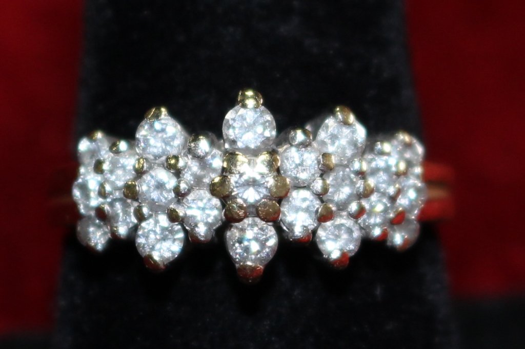 VINTAGE 14KT YG AND 3/4 CT DIAMOND LADIES RING: Size 7 1/2 with a total weight of 5.6 grams, from a Boca Raton Estate shipping to be $20 u.s plus ins will combine shipping