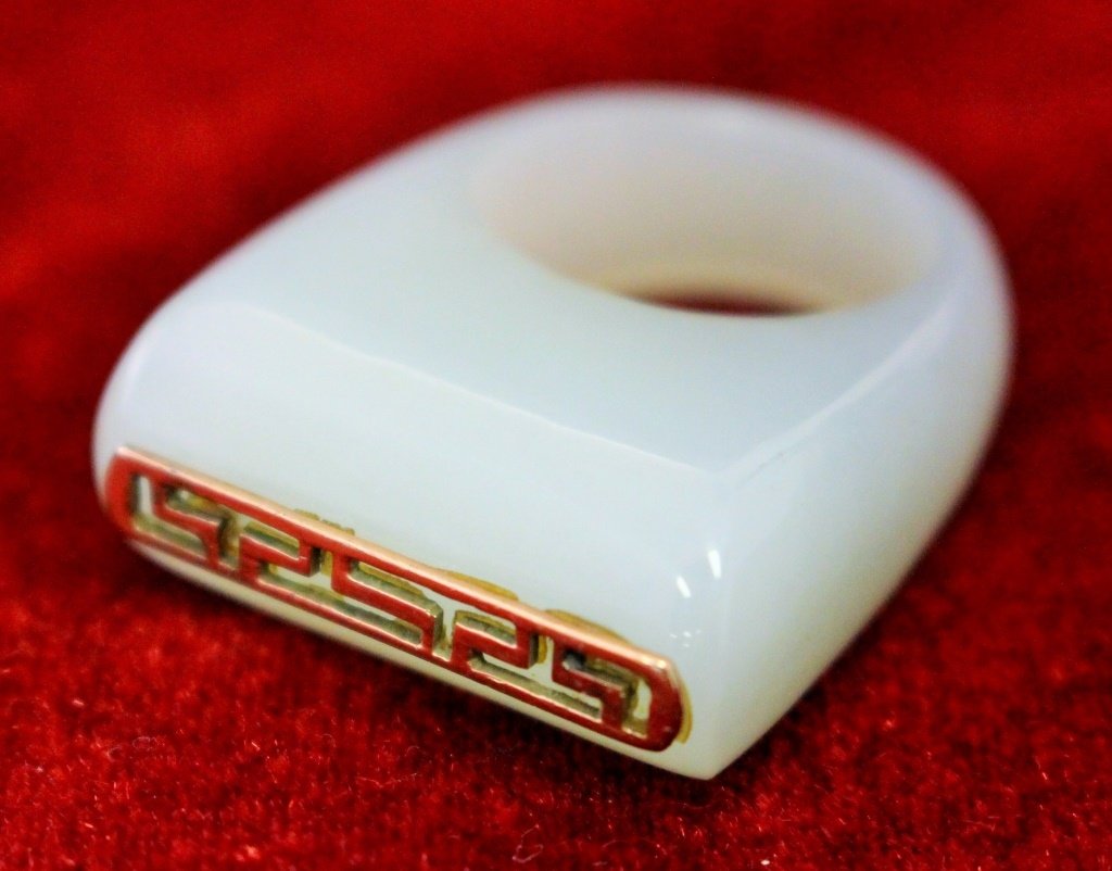 CHINESE VINTAGE WHITE JADE AND 14KT YG RING (1 of 2)