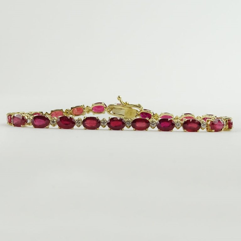 LADIES 7.50VCARAT OVAL CUT RUBY. BRACELET (1 of 4)