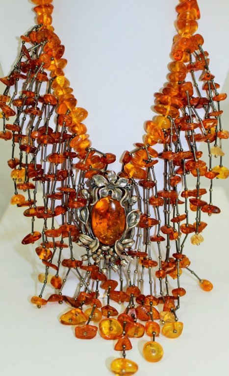 AMBER AND STERLING SILVER NECKLACE (1 of 3)