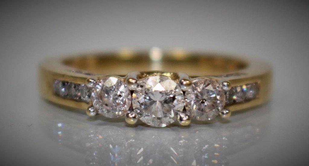 10KT YELLOW GOLD & DIAMOND LADIES RING (1 of 5)