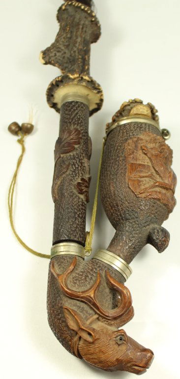 ANTIQUE PIPE OF A DEER WITH ANTLER MOUTH PIECE (1 of 3)