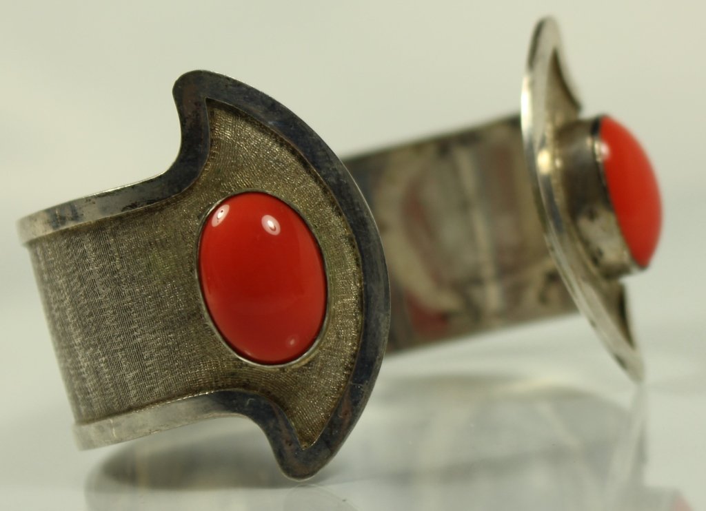 VINTAGE 900 SILVER BRACELET WITH CORAL INSERTS (1 of 4)