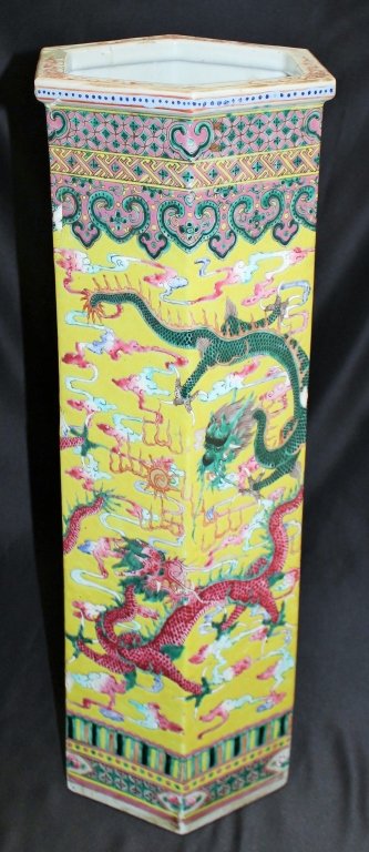 CHINESE QING LARGE FAMILLE DRAGON UMBRELLA STAND (1 of 5)