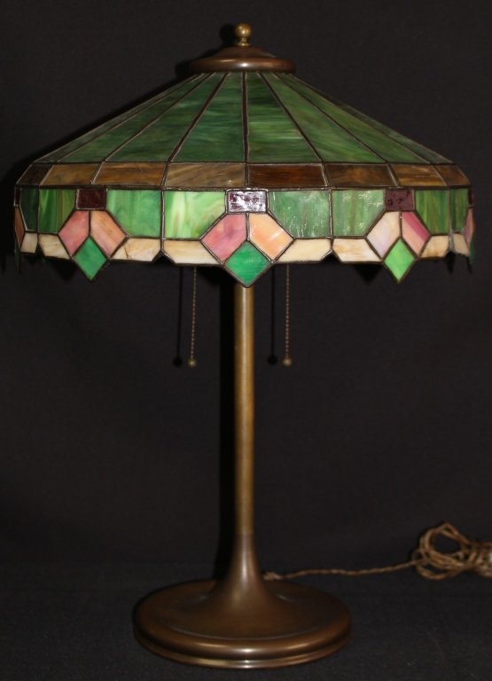 TIFFANY STYLE STAINED DESK LAMP (1 of 2)