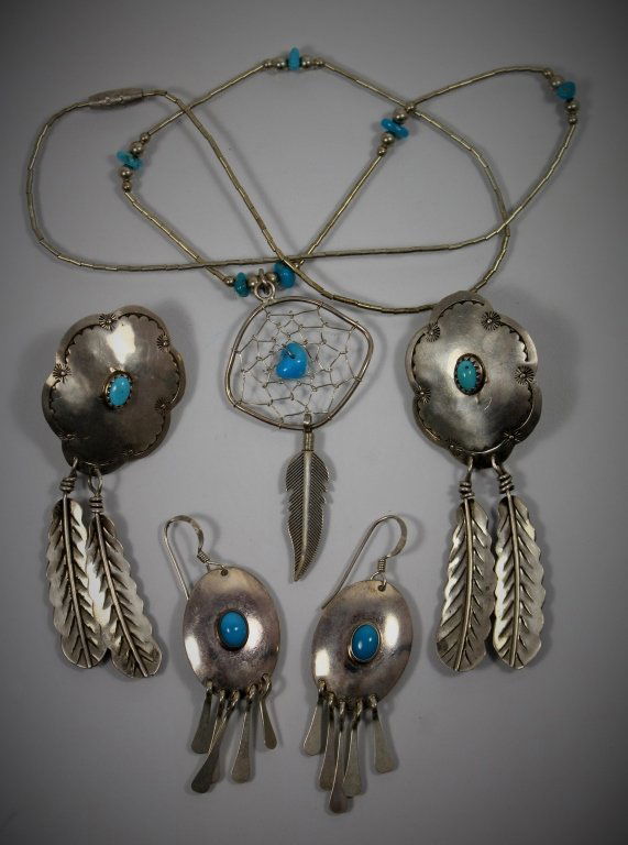 NATIVE AMERICAN STERLING SILVER TURQUOISE JEWELRY (1 of 7)