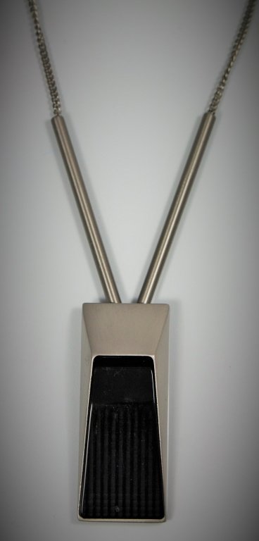 MAX MARA NEW SPORTS MAX DESIGNER NECKLACE: Brand new never worn with original price tag of $295. Modernistic design. Measures approx 30" long. Total weight of 61 grams. Shipping $20 plus insurance.