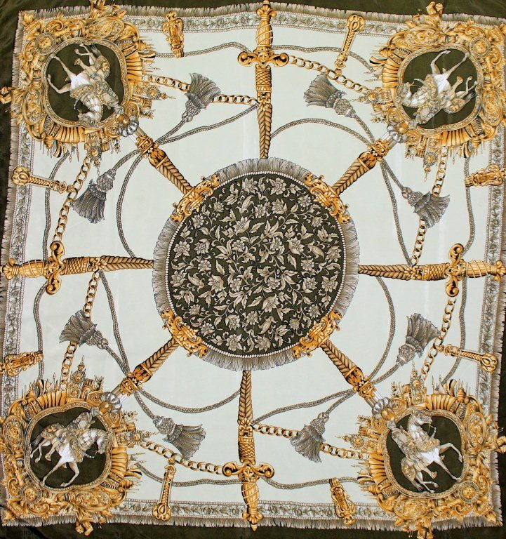 HERMES WOMANS SILK SCARF (1 of 3)