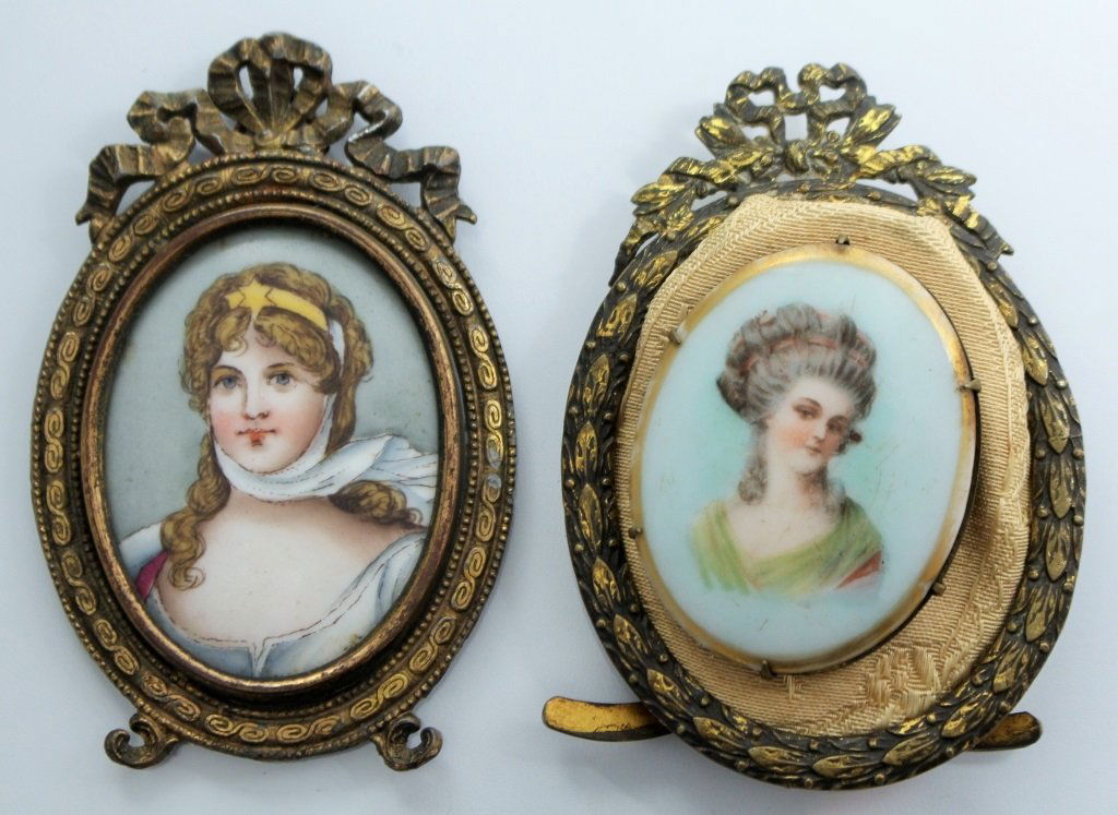 TWO VICTORIAN HAND PAINTED OVAL PORCELAIN PLAQUES (1 of 4)