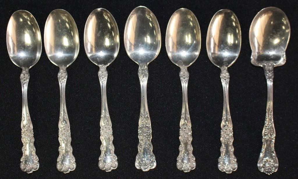 SET OF SIX ENGLISH STERLING TEA SPOONS & SCOOP (1 of 5)