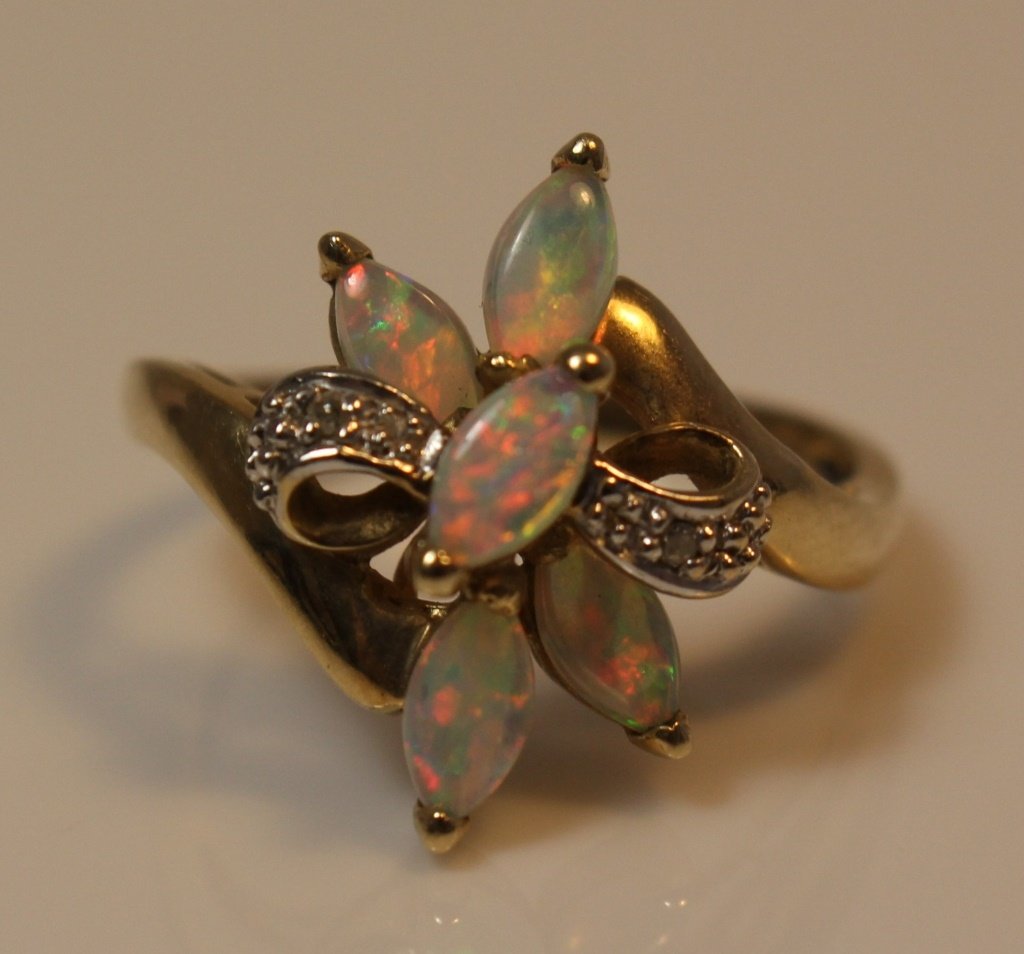 ESTATE OPAL DIAMOND AND GOLD LADIES RING (1 of 4)