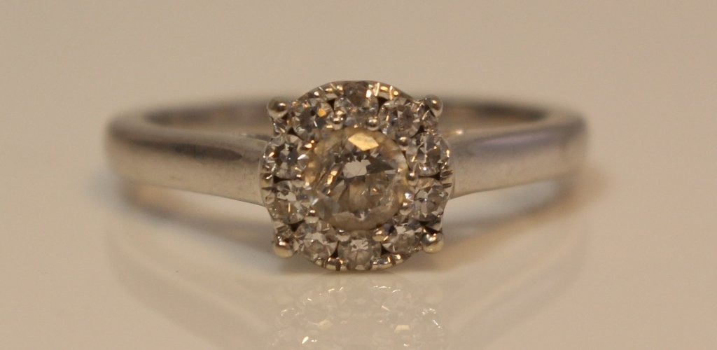 ESTATE 18KT GOLD & 1/2CT DIAMOND ENGAGEMENT RING (1 of 4)