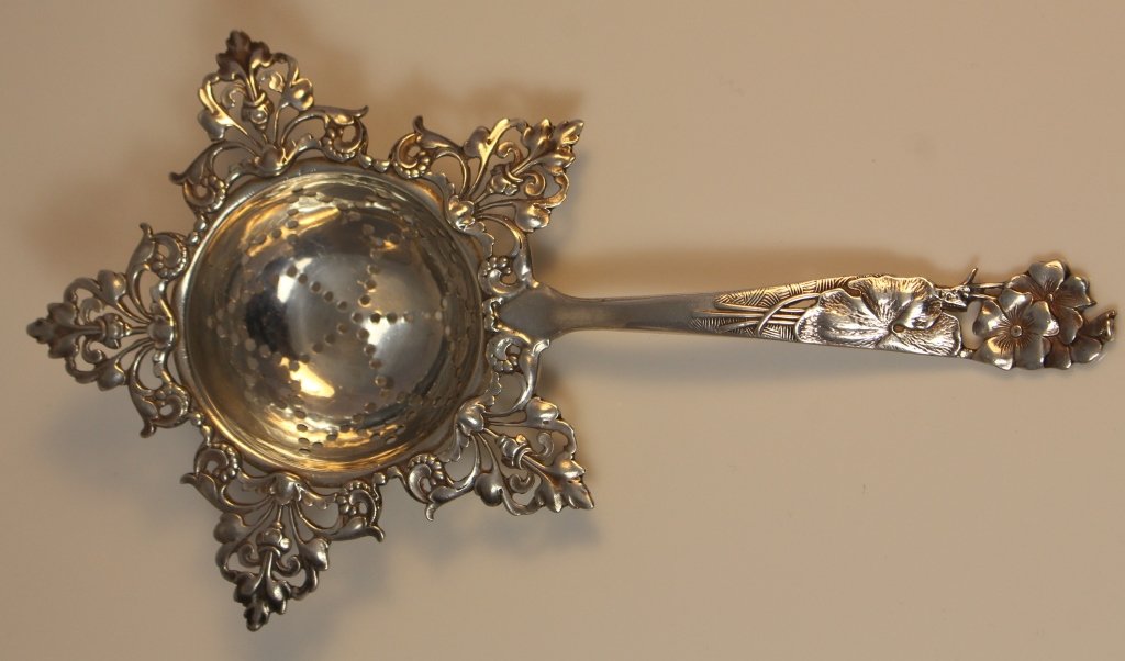 ANTIQUE SHIEBLER STERLING SILVER TEA STRAINER (1 of 3)