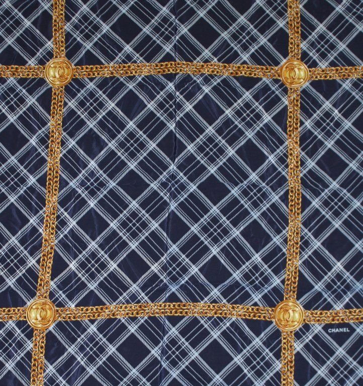 WOMANS CHANEL SILK SCARF (1 of 4)