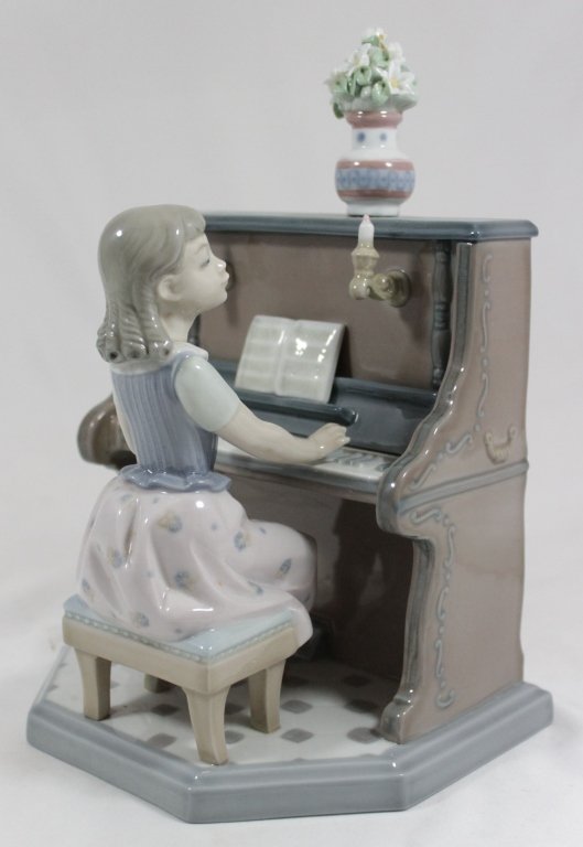 LLADRO PORCELAIN FIGURINE "PRACTICE MAKES PERFECT" (1 of 8)