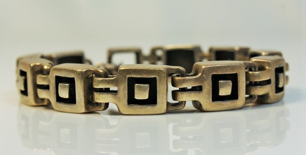 LISA JENKS HEAVY HAND MADE STERLING SILVER BRACELE: Measures 7 1/2" long. By the New York designer Lisa Jenks. Total weight of the suite is 69 grams. Shipping u.s. to be $20 plus insurance.